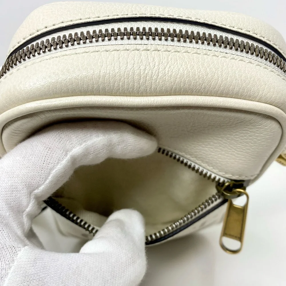 Authentic Gucci Grained Calfskin Logo Messenger Bag - Picture 7 of 15